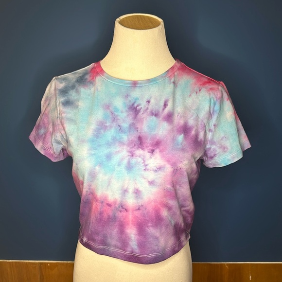 JRSDesignsltd Tops - Tye dye crop top